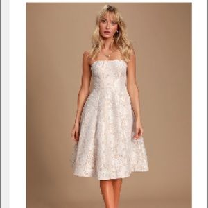 🌟NWT! Lulu’s White Lace Strapless Midi Dress